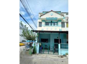 For RentTownhouseLadkrabang, Suwannaphum Airport : Call : 089-793-5499 Townhouse for rent, corner unit 24 sq.w, 5 bedrooms, 2 bathrooms, Prawet District, near Gemopolis Industrial Estate, near Robinson Lat Krabang