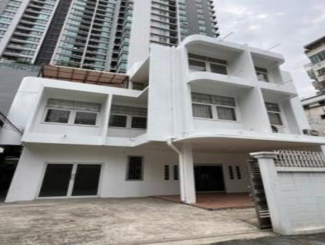 For RentHome OfficeSathorn, Narathiwat : For Rent, 3-story detached house for rent in the heart of the city, in the heart of Sathorn, Soi Nakhonthiwat Ratchanakarin. Not deep into the alley Narathiwat Ratchanakarin Road, Sathorn, Silom / Big house, area over 500 square meters / Parking for 2-3 c