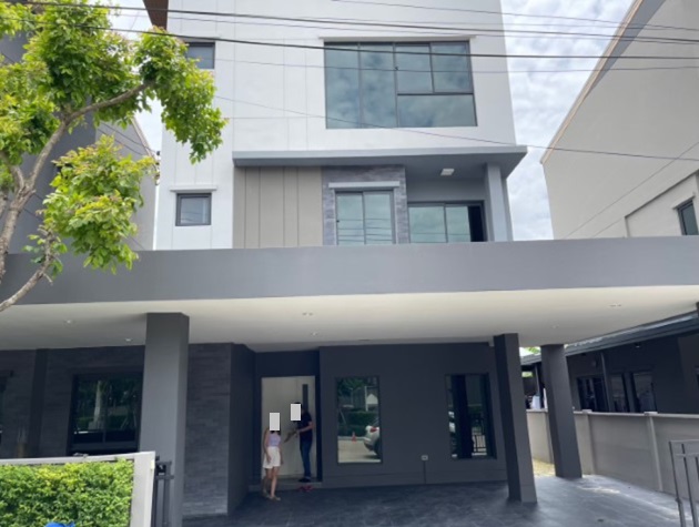 For RentHome OfficeNawamin, Ramindra : For Rent, large 2-storey office building for rent on 600 square wah of land, building area over 2400 square meters, Soi Watcharaphon, not deep into the alley, near Sathian Dhammasathan / along the Pink Line electric train / very large building, able to ac