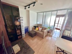 For SaleCondoRatchadapisek, Huaikwang, Suttisan : 📍🔥🔥🔥Selling very cheap🔥🔥🔥U Delight Am Huai Khwang project, size 32.44, 6th floor, beautiful room with well built cabinets, 2 air conditioners (1 has been replaced from the one that came with the room), heater Warm water (Replaced from the one that came wi