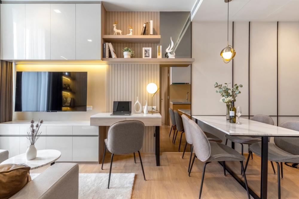 For RentCondoSukhumvit, Asoke, Thonglor : (Owner) Ready to move in 1 Jan. 24 Condo Noble Around Sukhumvit33, 1 bedroom, beautiful view in the heart of The EM district, near BTS Phrom Phong 500 meters.