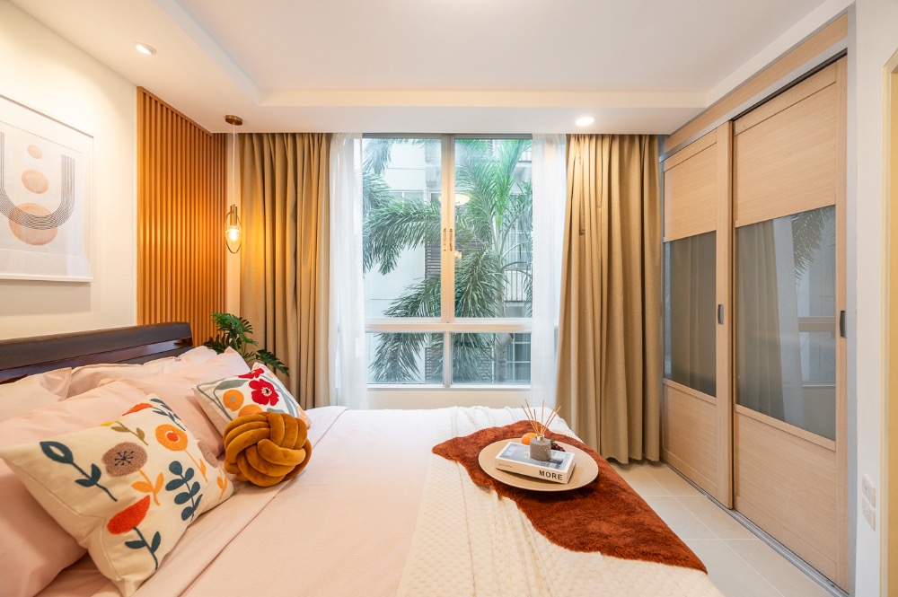 For SaleCondoRatchadapisek, Huaikwang, Suttisan : Ratchada City, in the heart of Ratchada 18, for sale cheap, large 35 sq m, near MRT