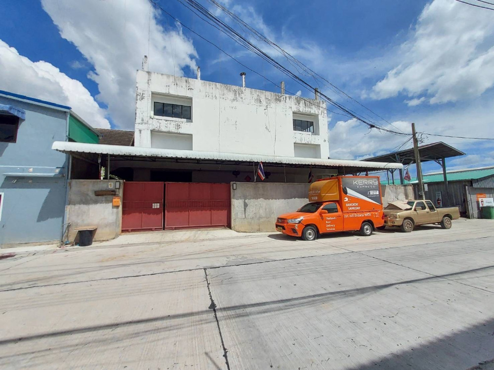 For RentShophouseNawamin, Ramindra : 3.5 story building available for rent for product storage / logistics / studio / office / restaurant / coffee shop / beauty spa or clinic.