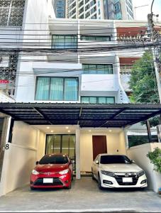 For RentHome OfficeSathorn, Narathiwat : Townhouse for rent, Soi Sathorn 21, near BTS Saphan Taksin, 350 meters, suitable for Home Office, AirBnb or living.