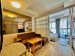 For RentCondoSriracha Laem Chabang Ban Bueng : Condo for rent in Sriracha High floor, sea view, can see the football field in the heart of Sriracha city.
