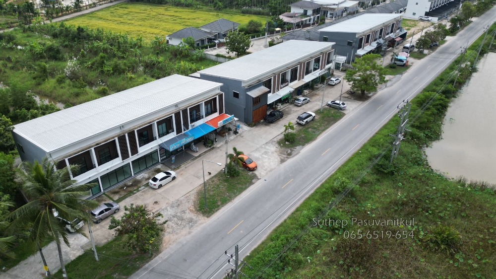 For SaleShophouseRayong : 2-story commercial building for sale, new, corner house, 43 sq m, Villa Park 5, near the village and school, Ban Khai, Rayong.