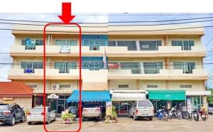 For RentShophouseSamut Songkhram : nice and outstanding commercial building 3 and a half floors Lung Perm Market with rooftop 20 sq.wa