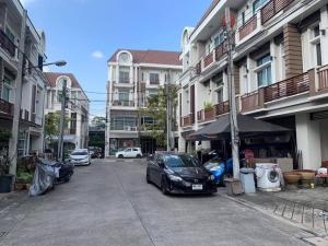 For SaleTownhouseKaset Nawamin,Ladplakao : Urgent sale at a loss - Premium Place Village 5, Nuanchan, Soi Ramintra 40, cheapest in the project.