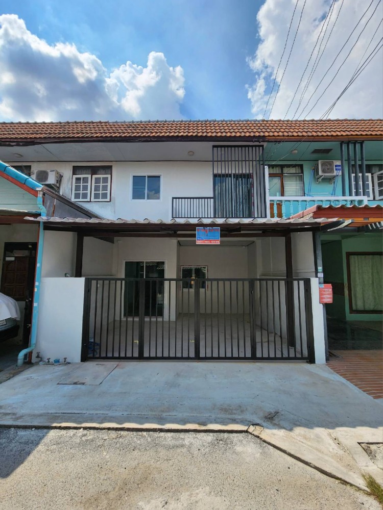 For SaleTownhouseKaset Nawamin,Ladplakao : Townhouse for sale Renovated and ready to move in!!! House for sale already, cheap townhouse Kaset Nawamin, cheap price 1.85 million baht, price negotiable.