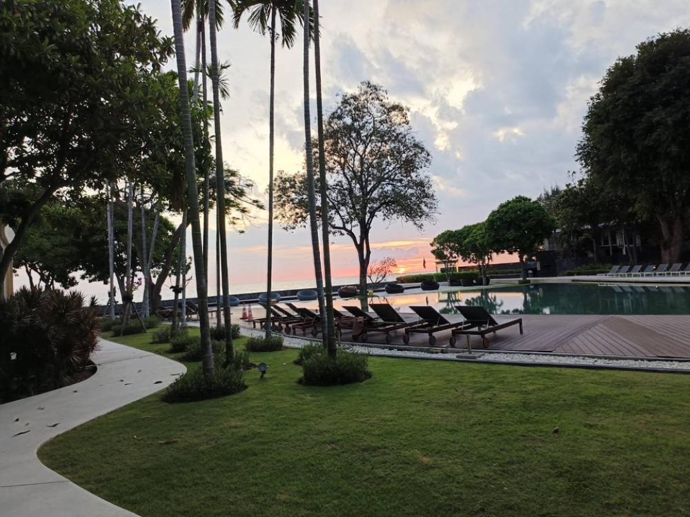 For SaleCondoHuahin, Prachuap Khiri Khan, Pran Buri : Urgent sale! Baan Saen Suk Condo is selling below appraised value. Just 6x,xxx baht per square meter, Sansiri project. The landscape is very beautiful. Located in Khao Takiab, Hua Hin, beautiful swimming pool next to the sea, 1 bed, 54 sq m., fully furnis