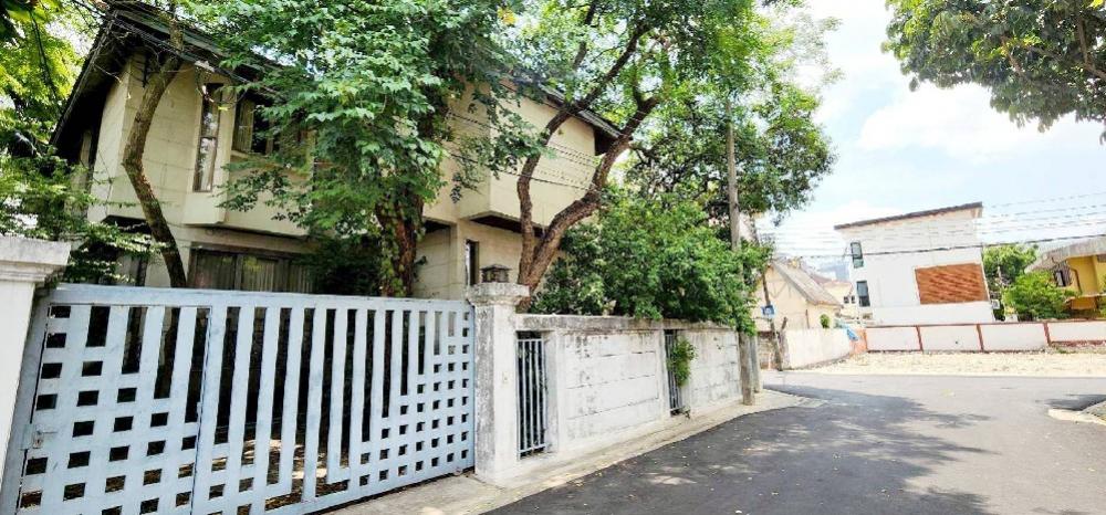 For SaleHouseLadprao, Central Ladprao : Single house for sale, Lat Phrao (Soi 15), area 409 sq m., near MRT Lat Phrao, Ratchada, Phahonyothin, Central.