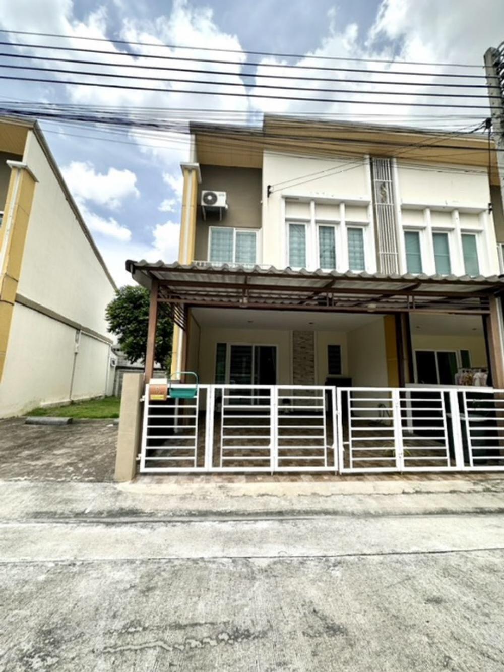 For SaleTownhouseBang Sue, Wong Sawang, Tao Pun : 🏞️ Urgent sale, beautiful house, corner house, good location near the expressway. Golden Town University Ngamwongwan-Prachachuen