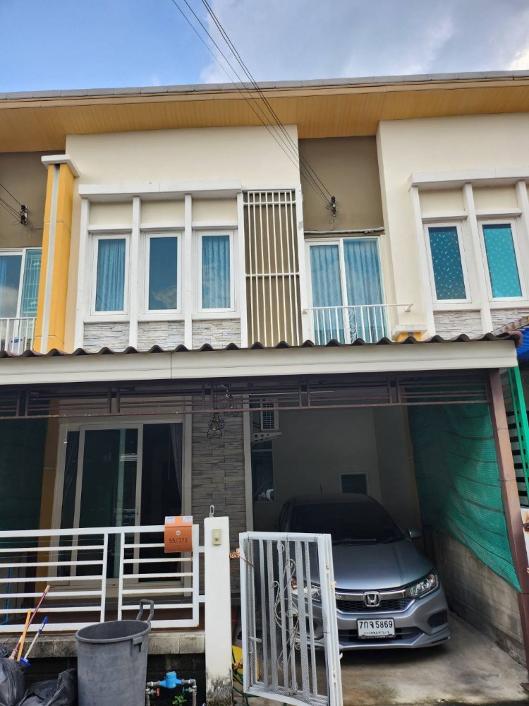 For SaleHouseChaengwatana, Muangthong : New Grib Townhome in the Pak Kret area. Cheapest in the project!!! Townhome for sale, Golden Avenue Chaengwattana-Tiwanon, Golden Avenue, very new house, cheapest price in the market. Ready for you to be the