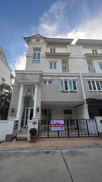 For RentTownhouseSathorn, Narathiwat : ghd000139R for rent, luxury townhome, corner house, shady, Ladawan Village at Chao Phraya, next to the Chao Phraya River.