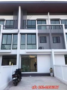 For RentTownhouseLadprao, Central Ladprao : #For rent Townhome 3 floors, Cozy Project, Satri Witthaya 2, Soi 29, area size 30 sq m. #Can register a company​ #Can raise animals Size: 3 bedrooms, parking for 2 cars, price 30,000/month.