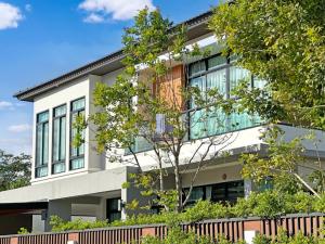 For SaleHouseKhon Kaen : 2-storey detached house for sale with private swimming pool Near Khon Kaen Airport, area 85 square meters, 3 bedrooms, 3 bathrooms, no flooding, in Korwin Village.