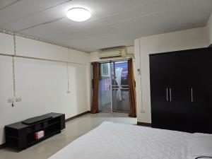 For SaleCondoRatchadapisek, Huaikwang, Suttisan : Condo for sale near MRT Sutthisan, walk to the subway - P.D. Condo Soi Sutthiphong 1/1
