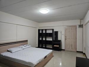 For SaleCondoRatchadapisek, Huaikwang, Suttisan : Condo for sale near MRT Sutthisan, walk to the subway - P.D. Condo Soi Sutthiphong 1/1