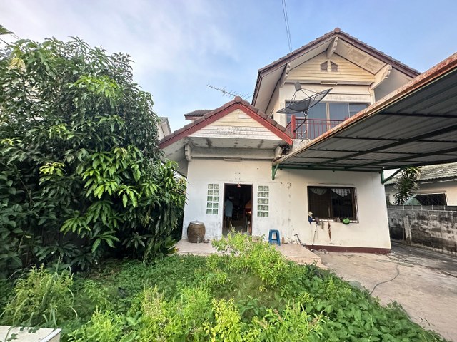 ขายบ้านปทุมธานี รังสิต ธรรมศาสตร์ : ขายบ้านเดี่ยว 2 ชั้น  หมู่บ้าน มโนรมย์เพลส7 ลำลูกกา เนื้อที่ 76.20 ตร.ว  หน้าบ้านหันหน้าไปทิศใต้  ลมและอากาศดีแน่นอน ทำเลดี ชุมชนน่าอยู่ พื้นที่รอบบ้านกว้าง  ลำลูกกา จังหวัด ปทุมธานี