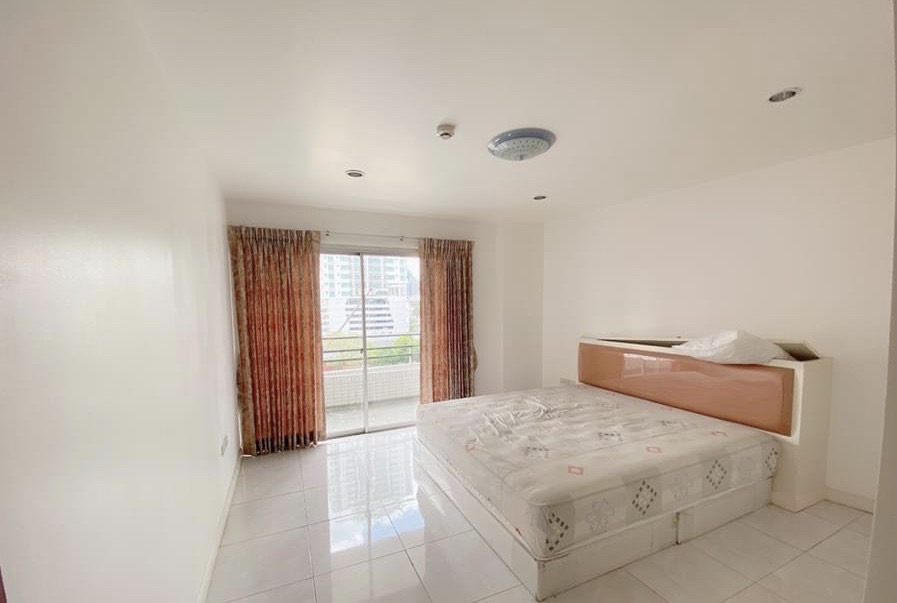 For SaleCondoRatchathewi,Phayathai : Condo in the middle of the city, large room, cheapest in the Phaya Thai area, selling for only 6 million, Tridhos Smart Living Sri-Ayutthaya, near BTS Phaya Thai, only 500 meters.