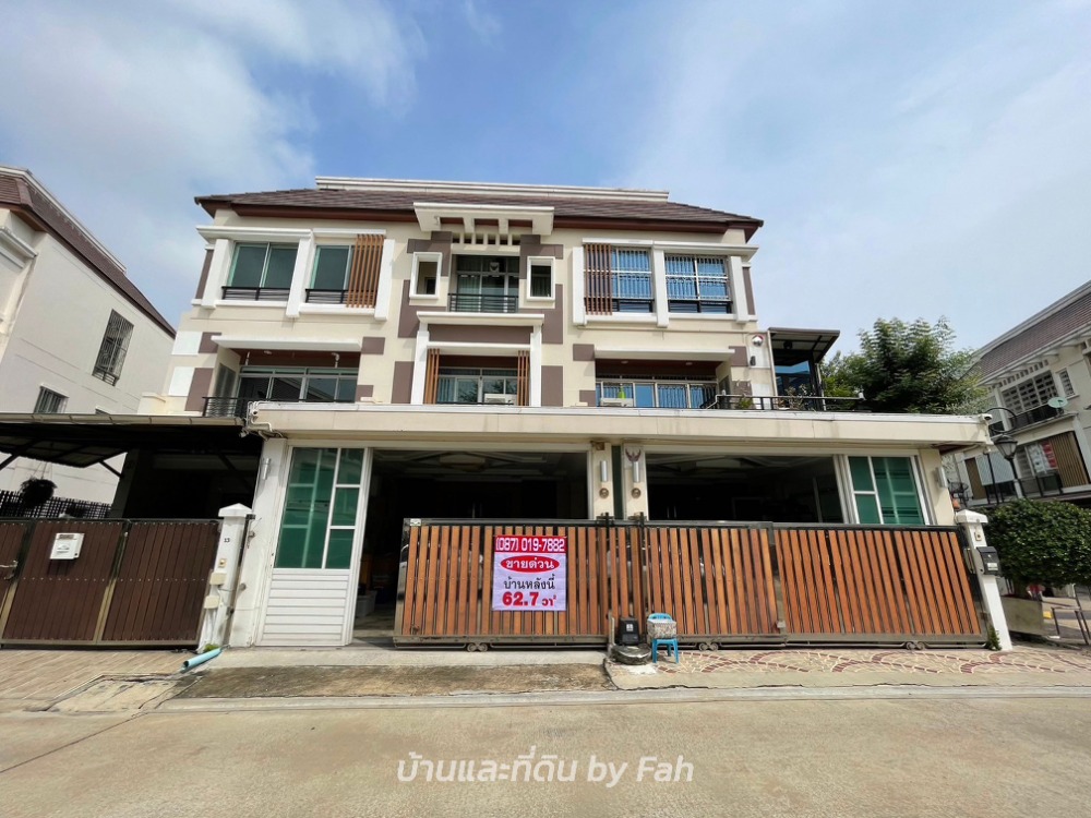 For SaleTownhouseKasetsart, Ratchayothin : Townhome for sale, 2 rooms, corner house, Baan Klang Krung Ratchavipha, next to the road #Ratchadaphisek, near the intersection #Prachanukun #Prachachuen