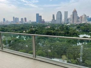 For SaleCondoWitthayu, Chidlom, Langsuan, Ploenchit : 🔥Garden view, rare room🔥 2 bedrooms, 185 Ratchadamri, high floor, very good view, good location next to BTS Ratchadamri. Interested in viewing the room 097-953-6263 Aum
