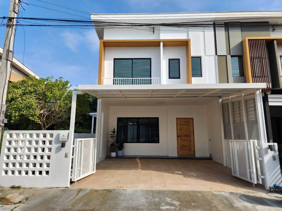 For SaleTownhousePattanakan, Srinakarin : LL197 2-story townhome for sale, corner unit, The Connect Village, Phatthanakan 38 ✨ Whole house renovated. Near Ekkamai-Thonglor