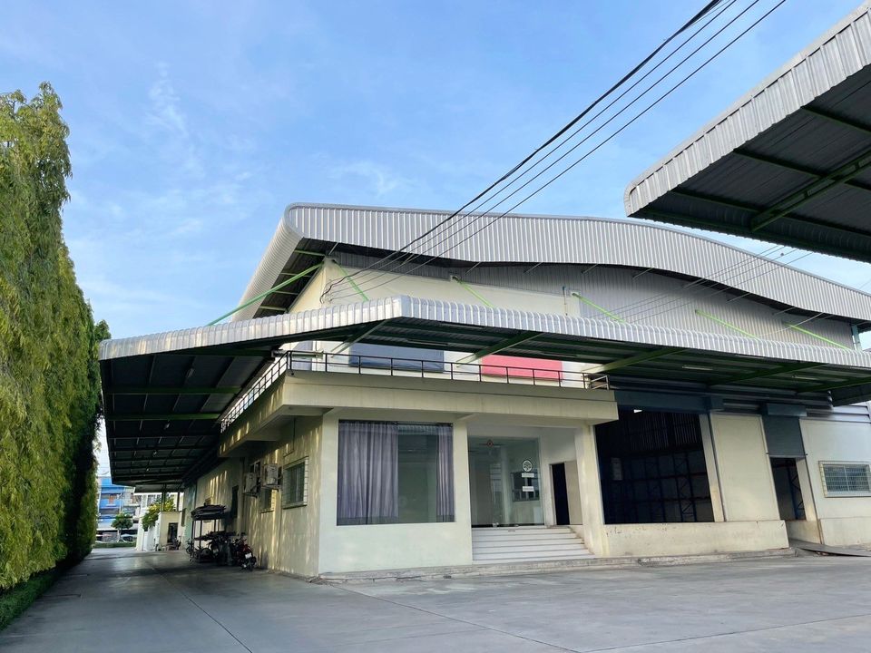 For RentWarehouseLadkrabang, Suwannaphum Airport : #For rent Warehouse & Factory #For rent warehouse, office, next to Lat Krabang Road. Suvarnabhumi Airport (3 km.) - size 800 sq m., rental price 200,000 baht/month.