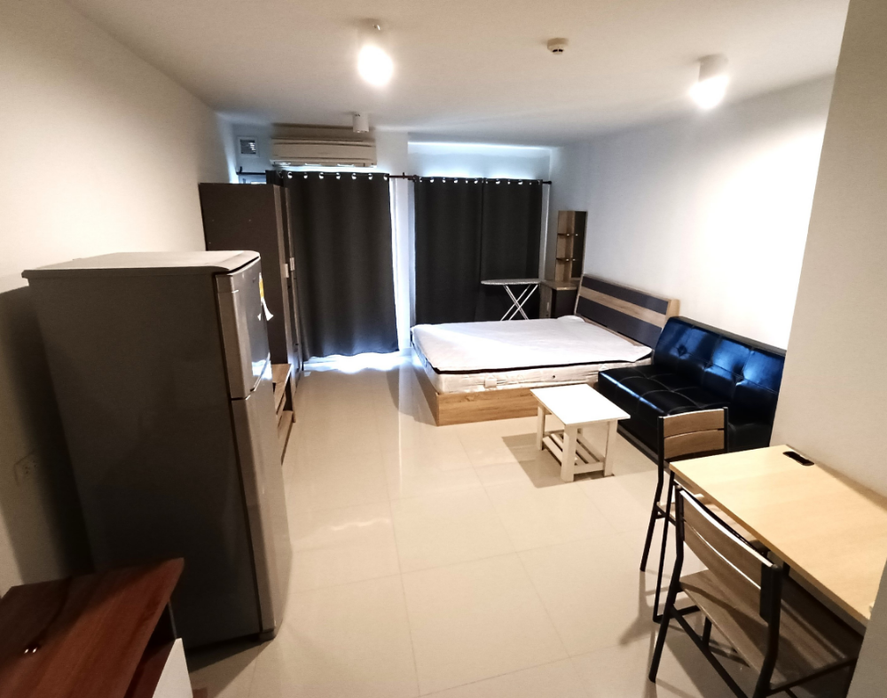 For SaleCondoLadkrabang, Suwannaphum Airport : Condo for sale, Iris avenue Onnut-wongwan, Building 1, 6th floor, open view, size 28.00 sq m, very good price.