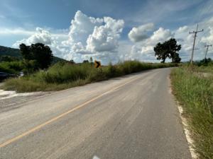 For SaleLandLop Buri : 📌Selling very cheap, 2 hundred thousand per rai, next to a 2-lane black road❗️