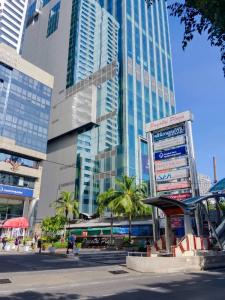For SaleOfficeRatchathewi,Phayathai : >>> For sale <<< Office Phayathai Plaza, next to BTS, 7th floor, 93 sq m.
