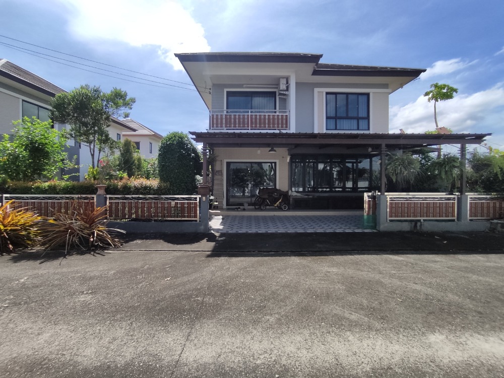 For SaleHouseSriracha Laem Chabang Ban Bueng : 2-story Luxury House with Jacuzzi For Sale 80.8 sq.wah 300 sqm. Corner Plot , Thanasiri Village , Ban Bueng Chonburi