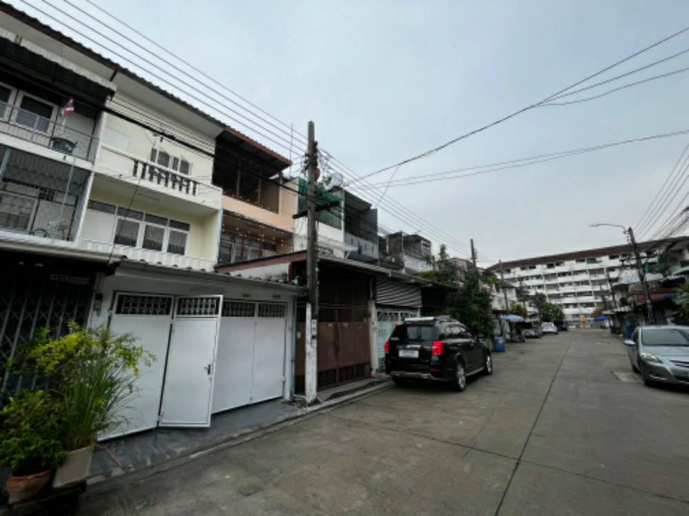 For RentTownhouseLadprao, Central Ladprao : Newly renovated 3-story townhouse, Soi Lat Phrao 109, area 18 sq m.