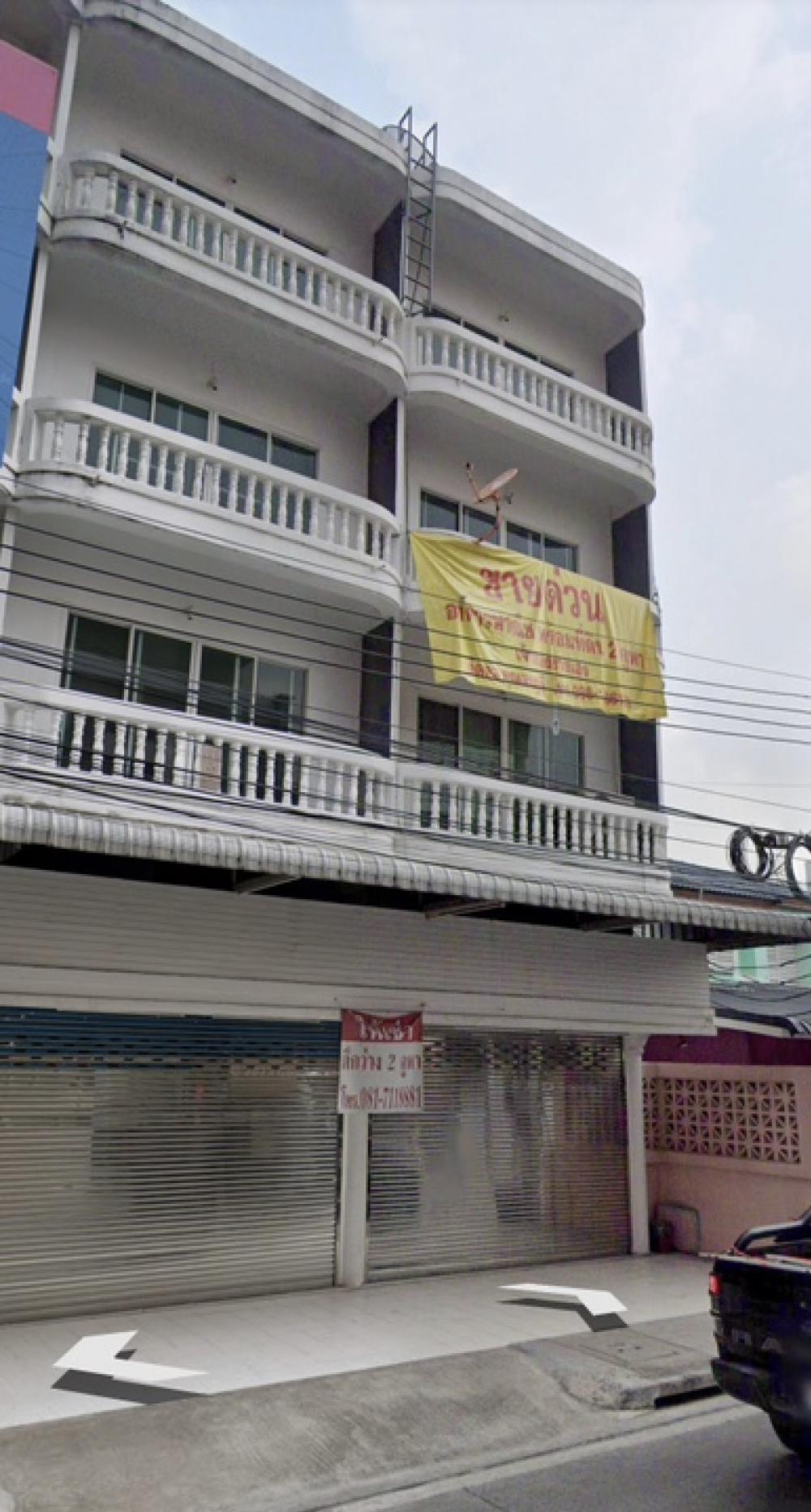 For SaleShophouseRatchadapisek, Huaikwang, Suttisan : Urgent sale, 2 shophouses in Soi Ratchada 32, next to the main road.