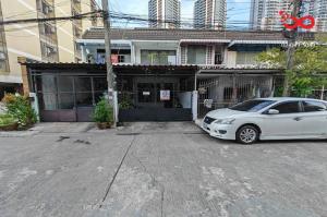 For SaleTownhouseRatchadapisek, Huaikwang, Suttisan : 2-story townhouse for sale, Soi Pracha Uthit 18. Pracha Uthit Road Near Mengjai intersection