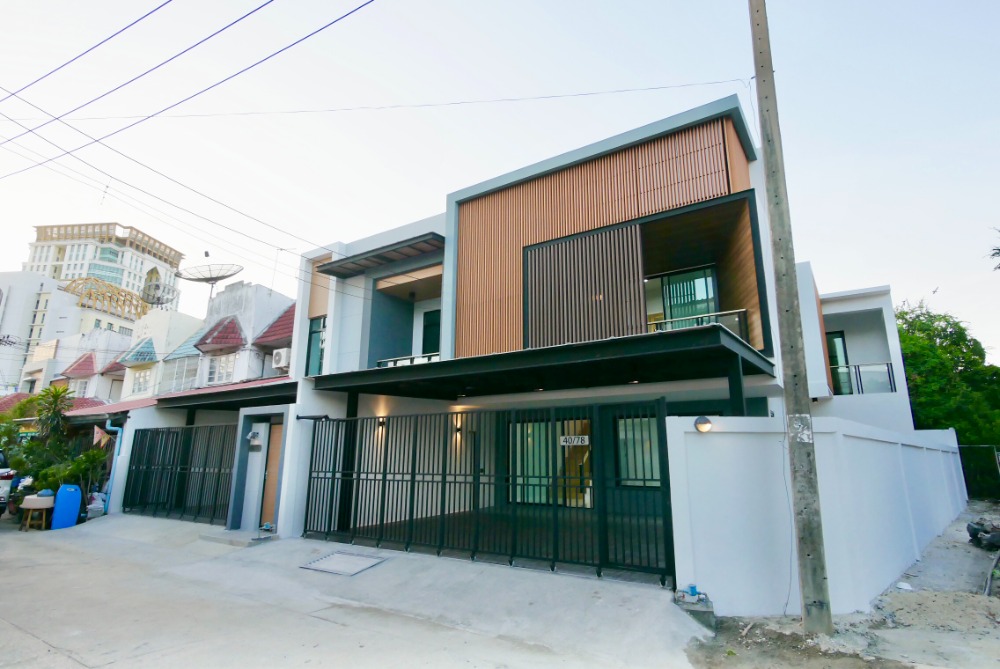 For SaleTownhouseRamkhamhaeng, Hua Mak : Townhome for sale, Feel, 2-story detached house, Ramkhamhaeng, size 52 sq m, 4 bedrooms, 4 bathrooms, newly decorated throughout.
