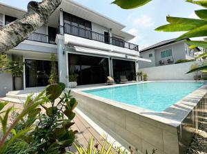 For SaleHousePathum Thani,Rangsit, Thammasat : Luxurious house with private pool in a prime location ‼️ Living Nara Rangsit Khlong 4 Lam Luk Ka