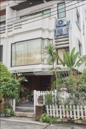 For SaleTownhouseSathorn, Narathiwat : Urgent sale For Sale ‼️House for sale in the area of ​​Chan Road, Soi Chan 40/1, only 22 million, very good location, hard to find in this zone.