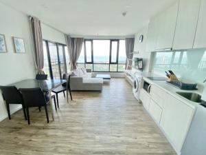 For RentCondoSriracha Laem Chabang Ban Bueng : Condo for rent Sriracha Knightsbridge The Ocean Sukhumvit, sea view, 2 bedrooms.