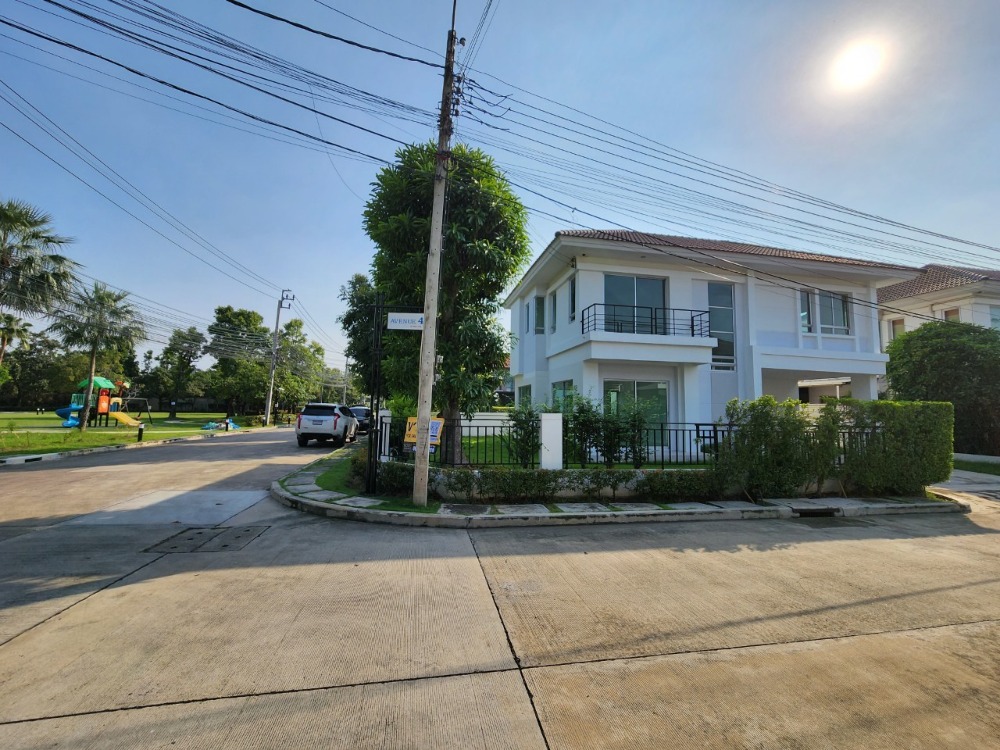 For SaleHouseRama5, Ratchapruek, Bangkruai : Behind the corner in front of the garden, 4 bedrooms, Life Bangkok Boulevard Ratchaphruek - Rattanathibet, next to the main road, near Denla School DBS.