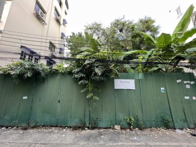 For SaleLandSilom, Saladaeng, Bangrak : Beautiful land for sale, Soi Silom 11, Bangrak, 33.3 sq m, only 700 m. to BTS Chong Nonsi.