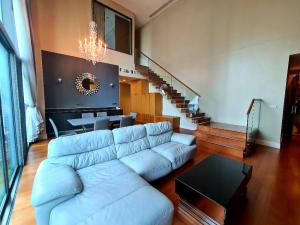 ให้เช่าคอนโดสุขุมวิท อโศก ทองหล่อ : Bright Sukhumvit 24 Duplex for rent: 3bed 3bath Duplex 180sqm. 100,000/mth Am: 0656199198