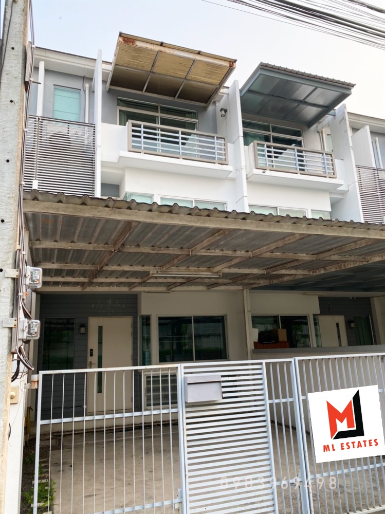 For SaleTownhousePattanakan, Srinakarin : Townhome for sale, 3 floors, 21 sq wa, Ban Mai Village, Krungthep Kreetha 7, Ring Road Expressway, Yellow + Orange Line MRT/BTS next to the garden