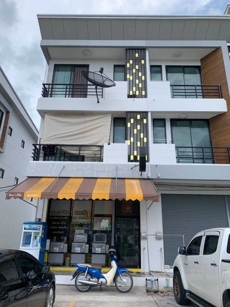 For SaleShophousePattaya, Bangsaen, Chonburi : Commercial building for sale, D Town, near tourist attractions Sriracha Tiger Zoo, Nong Kham Subdistrict, Chonburi