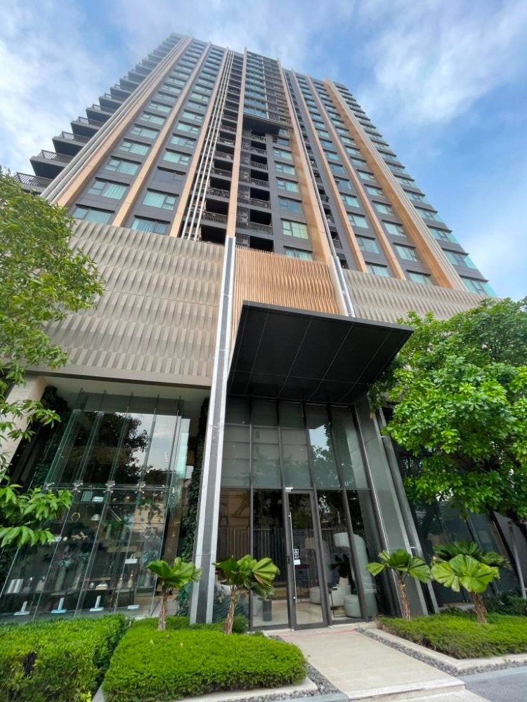 For RentCondoOnnut, Udomsuk : Life Sukhumvit 62 area 38sqm 1 bed plus TV room, corner unit on 12A floor at 16k