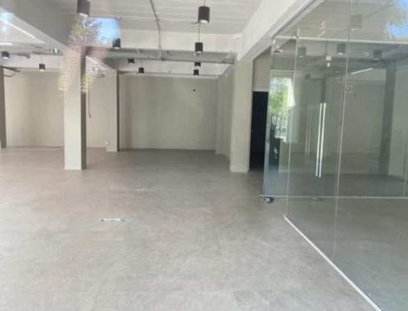 For RentShowroomPattanakan, Srinakarin : For Rent Showroom for rent, ground floor only. Along Phatthanakan Road, area 220 square meters, very good location.