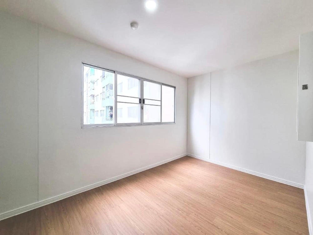 For SaleCondoOnnut, Udomsuk : Big room, close to BTS On Nut, Lumpini Center Sukhumvit 77, very good location, only 1.99 million.