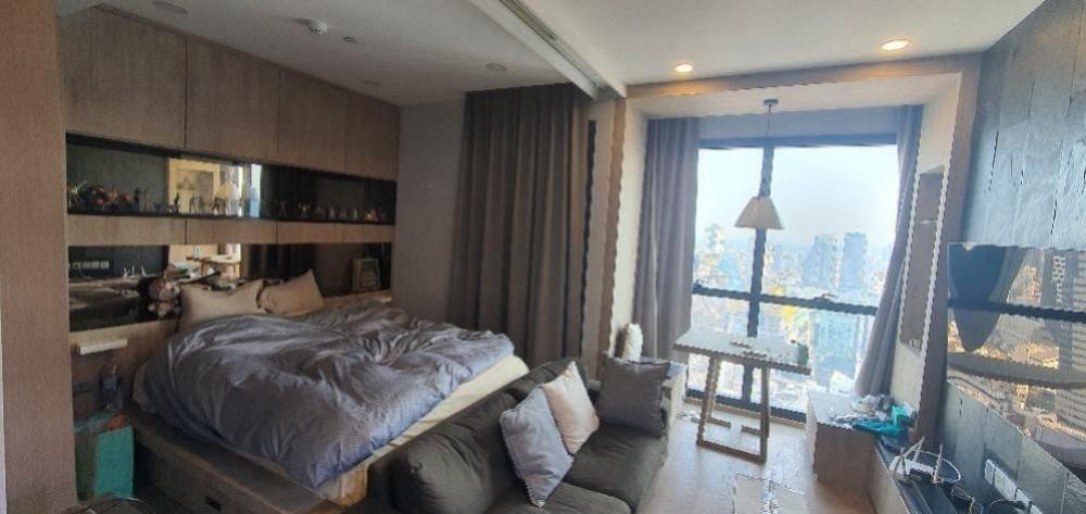 For SaleCondoSiam Paragon ,Chulalongkorn,Samyan : Selling at a loss!!! Cheapest in the building with furniture!! Ashton chula- silom condo 1 bedroom. 1 bathroom size. 31 sq m. Lumpini Park view, very beautiful. Samyan MRT. Price only 7,300,000 mb. # Opposite the university. Chula 062-6562896. Ray 😄 line 