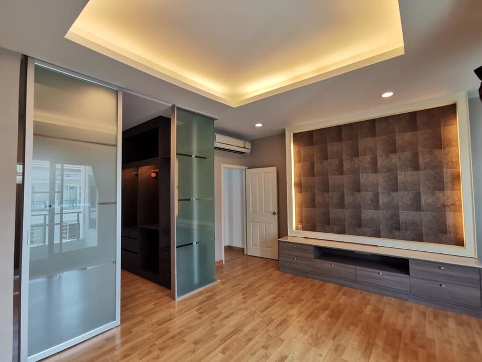 For SaleTownhouseYothinpattana,CDC : Townhouse Baan Klang Muang Essence Rama 9 - Ladprao / 3 bedrooms (FOR SALE), Baan Klang Muang S-Sense Rama 9 - Ladprao / Townhouse 3 Bedrooms (FOR SALE) TIDE016