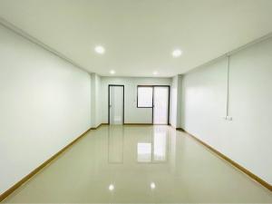For SaleCondoEakachai, Bang Bon : 📣Urgent sale, condominium unit at the best price on the market!! “Wongwaen Complex“ Soi Ekkachai 88 (size 31 sq m./6th floor) has an elevator, empty room, newly renovated. Good location, easy to find food.